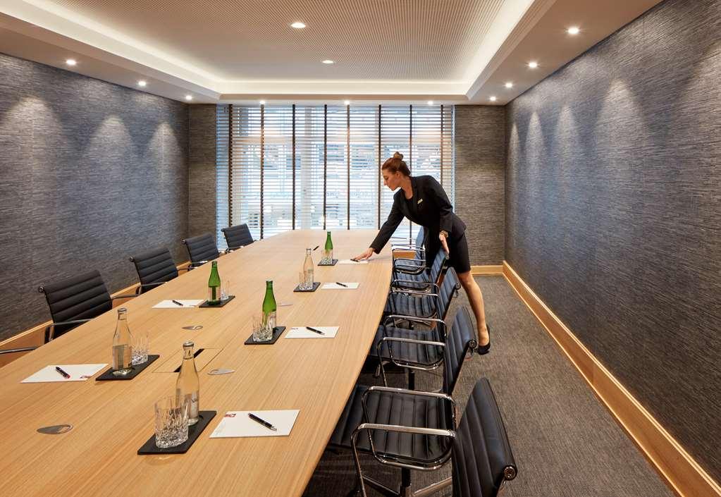 Hotel Schweizerhof Zuerich Удобства фото Meeting room at the InterContinental London - The O2