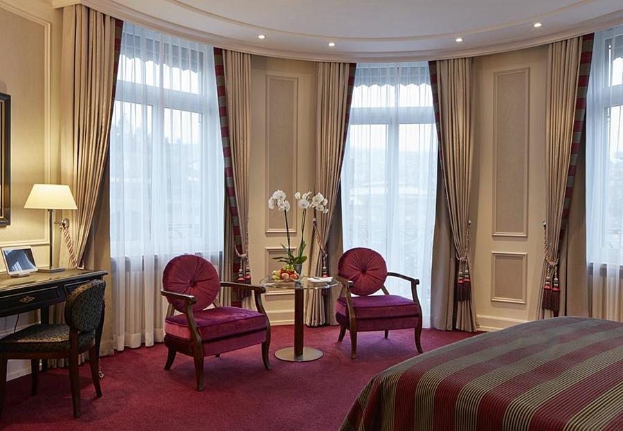 Hotel Schweizerhof Zuerich Экстерьер фото A room at the hotel