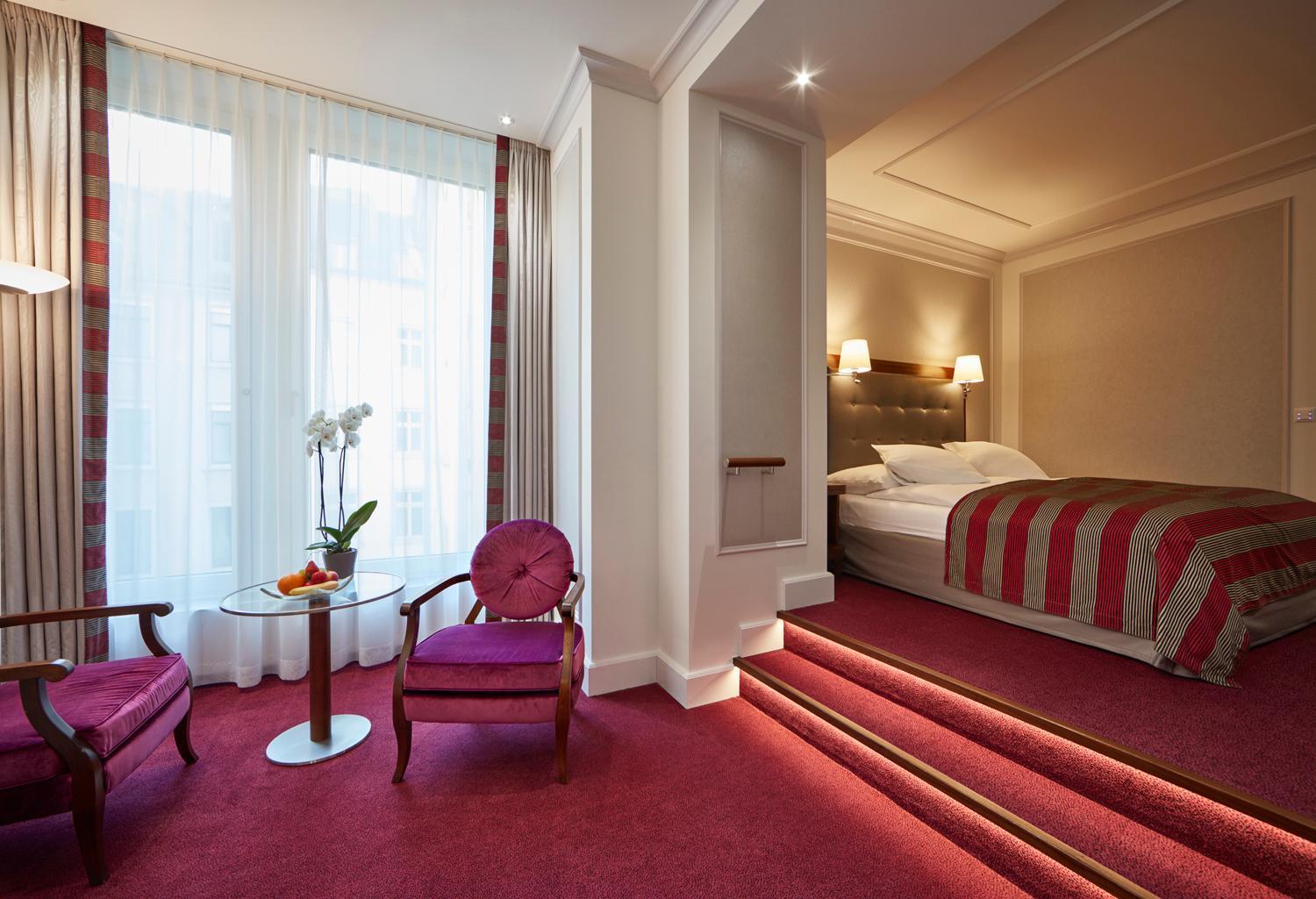 Hotel Schweizerhof Zuerich Экстерьер фото A room at the Hotel de l'Europe