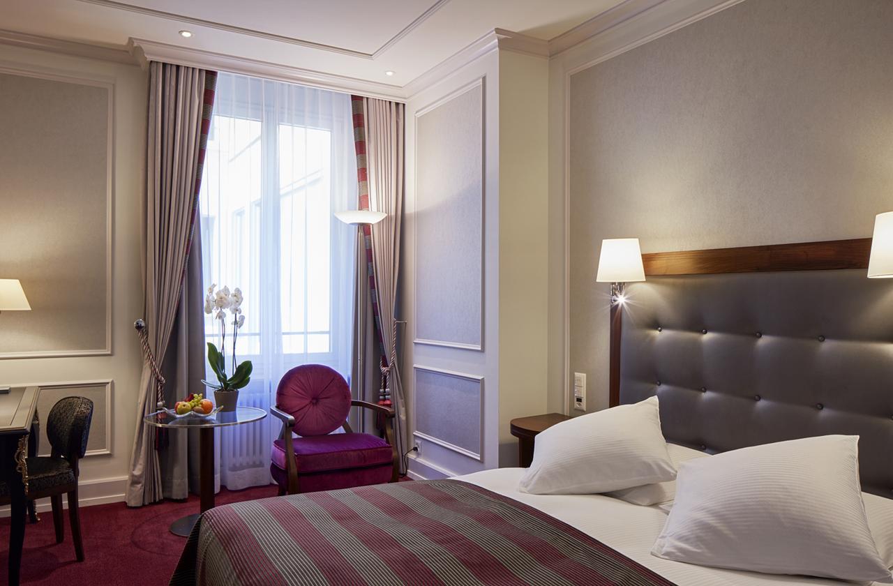 Hotel Schweizerhof Zuerich Экстерьер фото A room at the hotel