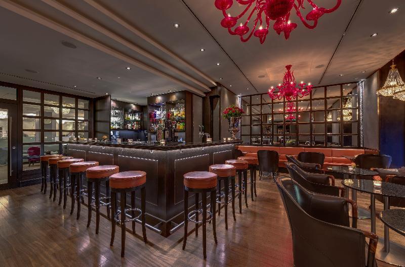 Hotel Schweizerhof Zuerich Экстерьер фото The bar at the Mandarin Oriental, London