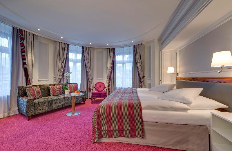 Hotel Schweizerhof Zuerich Экстерьер фото A suite at the Hotel de l'Europe