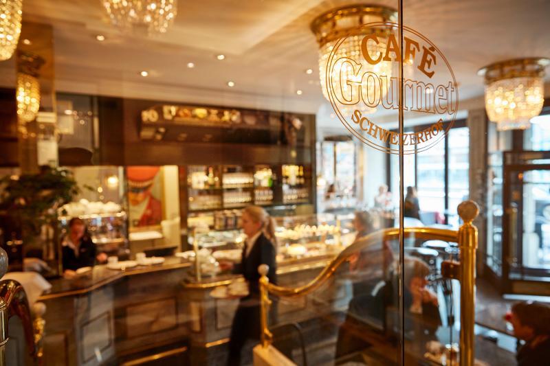 Hotel Schweizerhof Zuerich Экстерьер фото Interior of the Café Goumé