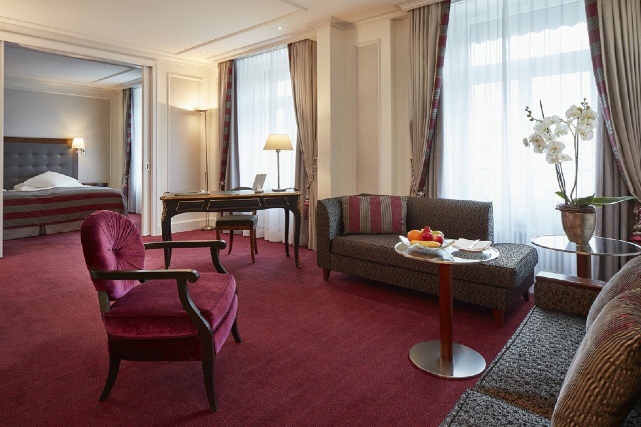 Hotel Schweizerhof Zuerich Экстерьер фото Suite